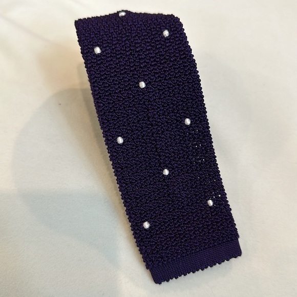 Drake's of London, silk knitted tie Purple White Polka Dots - Picture 6 of 7